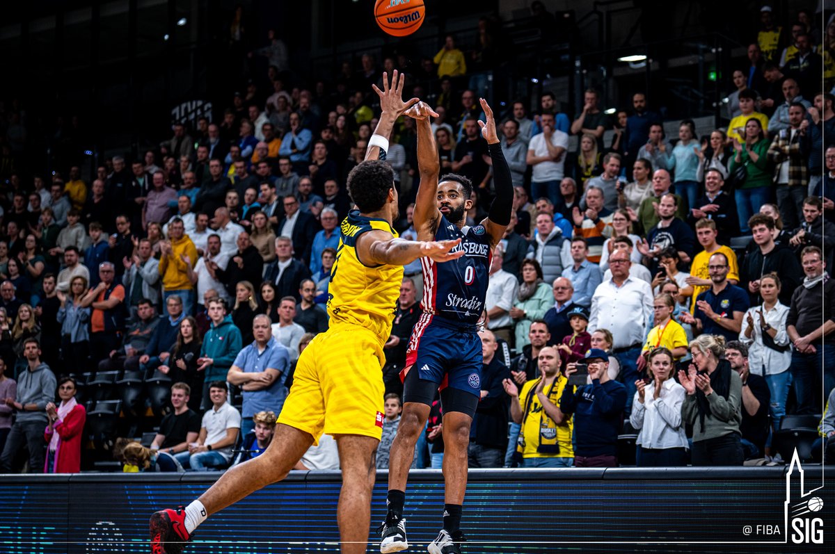 sigstrasbourg's tweet photo. ๐ด๐๐๐๐ #OLDSIG : 63-68
โ๏ธ 35' Le money time va รชtre tendu, Oldenbourg recolle au score.
#gosig #BasketballCL https://t.co/13PPshJN1P