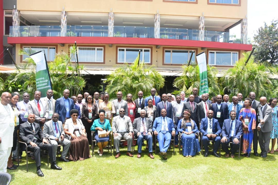 Ce mardi 17/10/2023,le Ministère de l'Education a organisé à travers la Commission Nationale de la Science,la Technologie et l'Innovation,un dialogue de haut niveau sur la Bioéconomie au Burundi et en Afrique de l'Est .L'activité s'est déroulé à l'Hôtel Kiriri Garden
