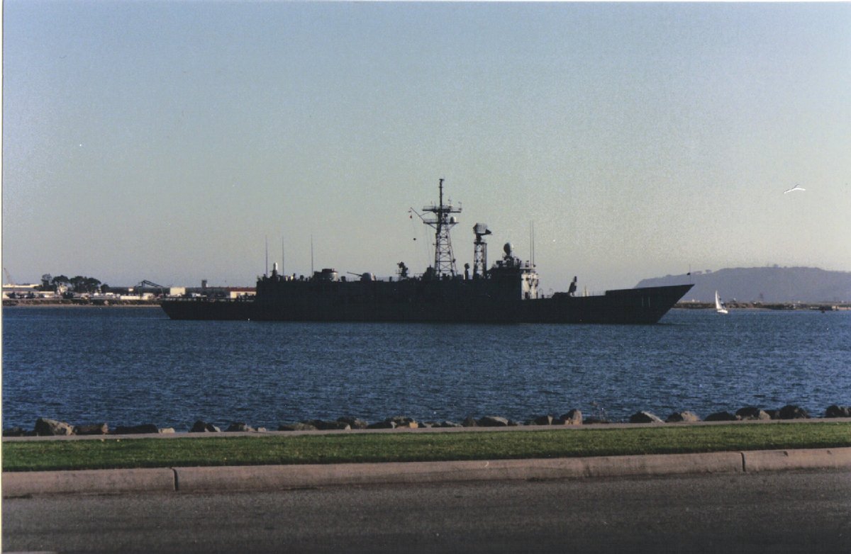 HickoryAvMuseum's tweet photo. @WarshipCam My 35mm of Clark in San Diego, around 1989. #usnavy #hazegray #shipspotting #ffg11 #ussclark https://t.co/Bo1by4qOPh