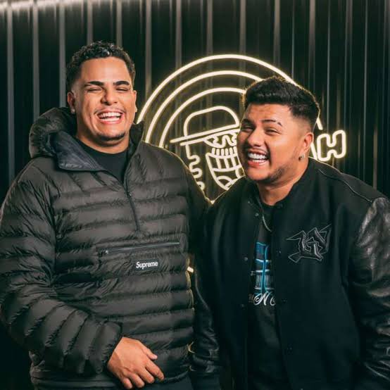 RapMais's tweet photo. 🚨Programa "Na Estrada" do PodPah anuncia novo projeto em parceria com a NBA

Igão e Mítico juntamente com Dois Por Cento e Caio Teixeira, se unirão para realizar um projeto que destaca os bastidores da NBA nesta temporada.

O projeto planeja transportar os criadores em um motorhome pelos Estados Unidos, com a intenção de visitar as 30 equipes da NBA.

A aventura terá 18 episódios que serão transmitidos no canal da NBA no YouTube, com o primeiro episódio programado para ser lançado em 31 de outubro.