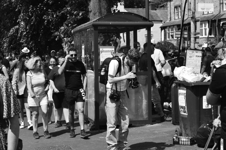 LachlanMain's tweet photo. APPLEBY.
Street photographer at work with a lovely 6x6 TLR Mamiya. 
#Appleby #streetphotographer #blackandwhitephotography #realfilm #Mamiya #Cumbria https://t.co/EWvaOxTFJH