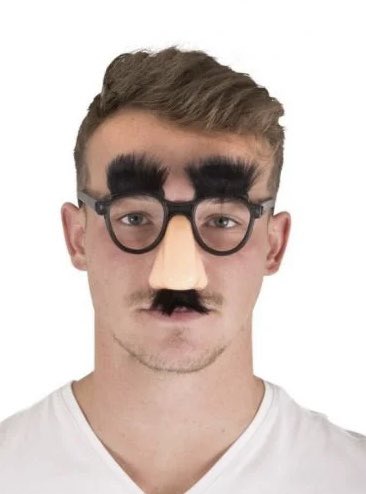 Padawan38's tweet image. Je propose à Tout le public de SA - ENG de porter des postiches lunettes humoristiques en l’honneur de l’arbitre de la rencontre M O Keeffe @FranceRugby @top14rugby @CanalplusRugby @WorldRugby @RMCsport @FFLose @lequipe @TF1