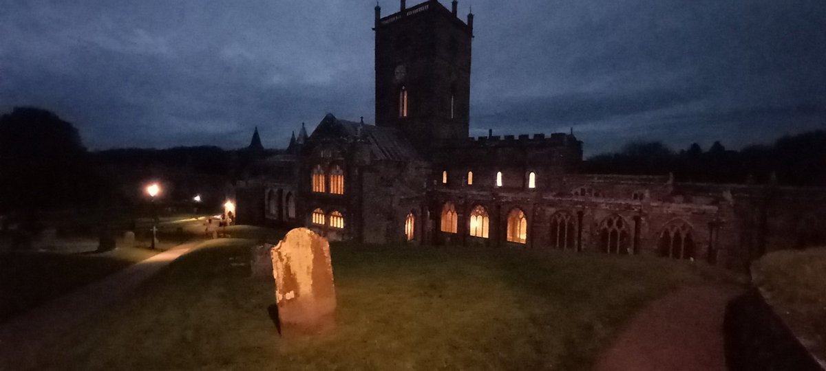 serialsemantic's tweet photo. St David's Cathedral at night.
#whereIam https://t.co/YoIrDnfLkZ