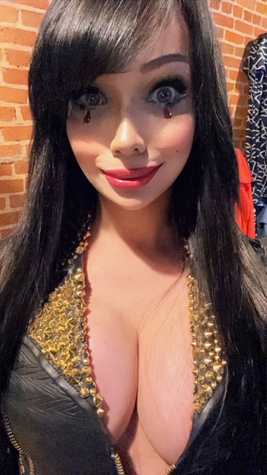 I will be on cam at 6 pm tonight central time - come see me on @chaturbate https://t.co/IhXQ6t11ik