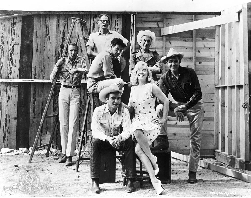 Clark Gable, Marilyn Monroe, #MontgomeryClift, director John Huston, #ArthurMiller and Eli Wallach on the set of 'The Misfits', (1961). 📣🎬🎞️📽️ #FilmTwitter #ClassicMovies #TCMParty #OnThisDay