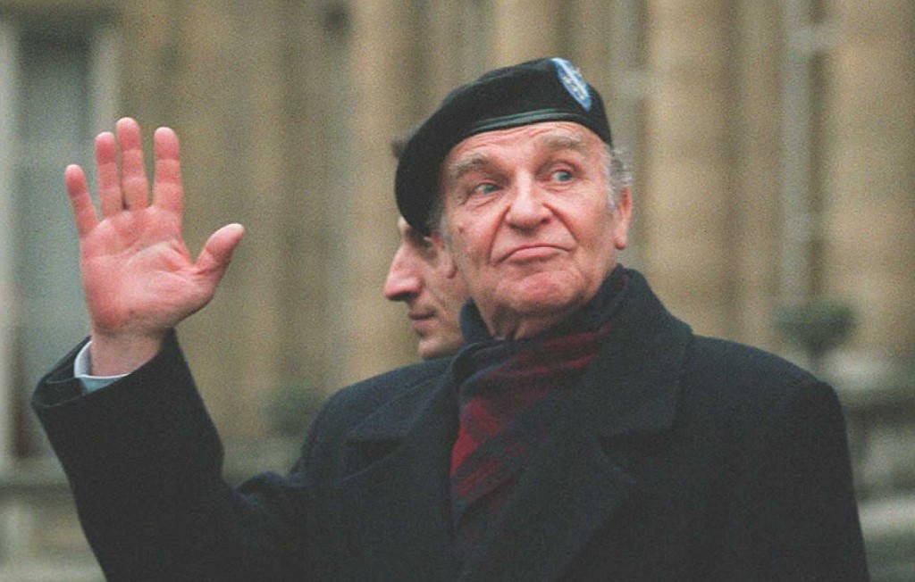 "İslam korkakların değil cesur ve atılgan Müslümanların omuzlarında yükselecektir."
Aliya İzzetbegoviç