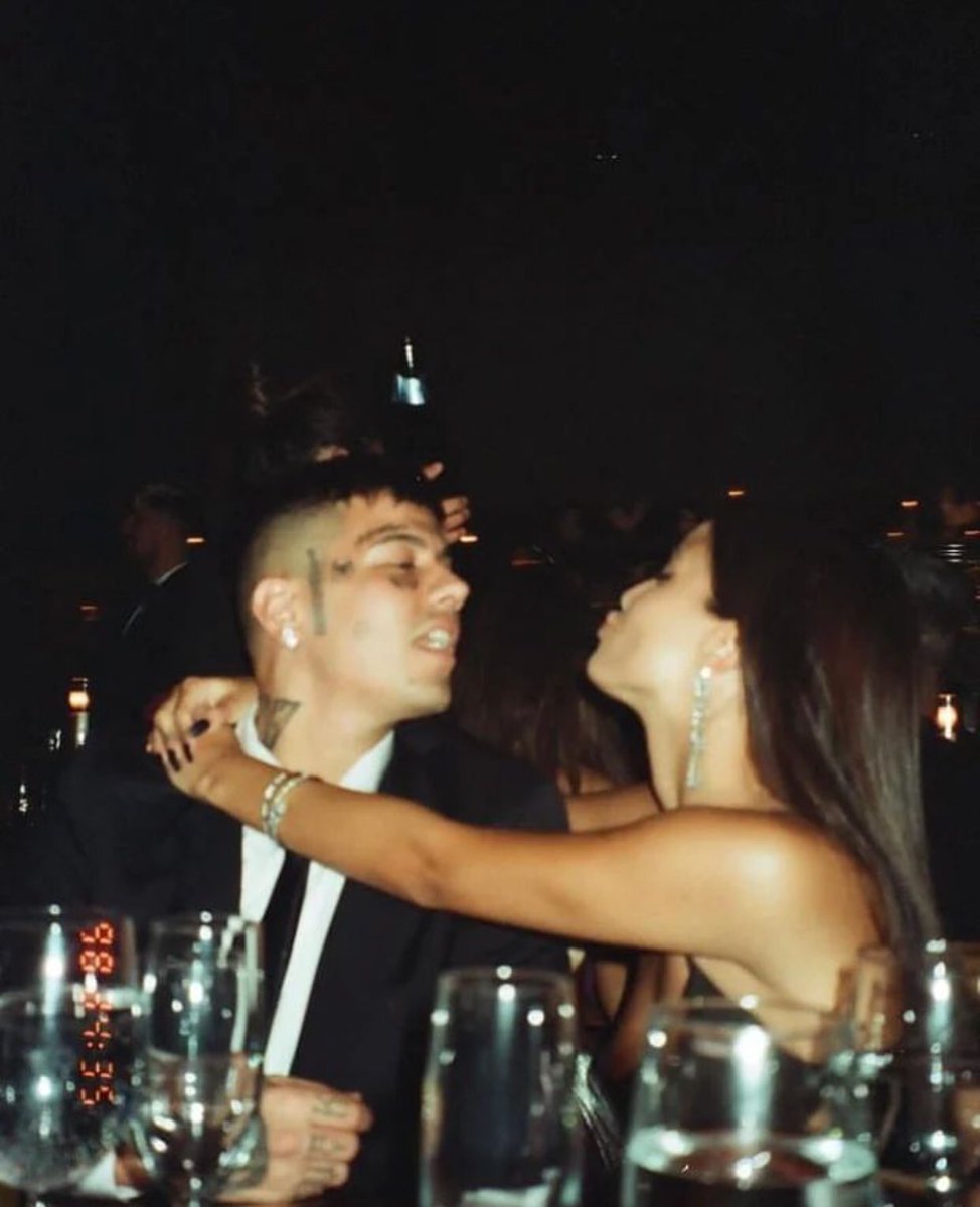 Abro hilo 🧵 de historias de Insta random de Emilia y Duki 😂❤️