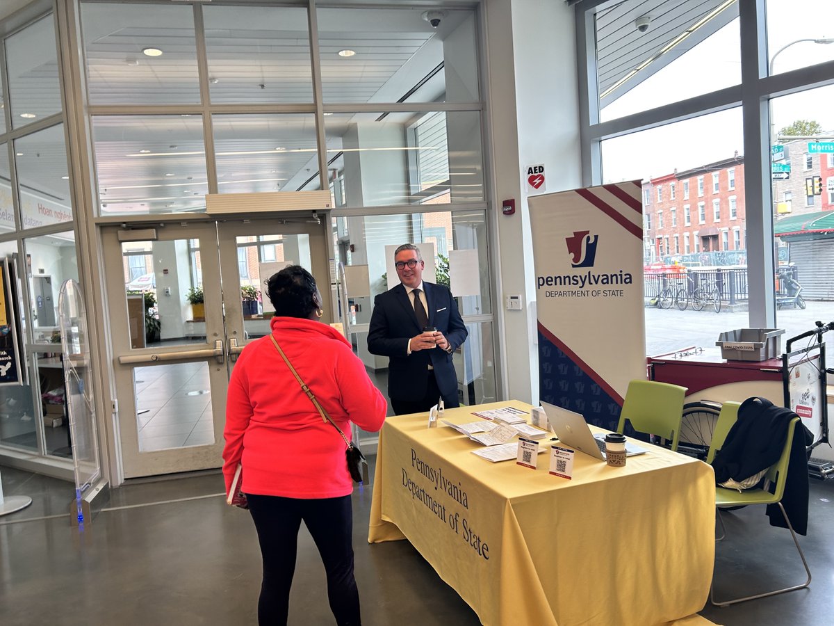 Secretary Schmidt met with voters at the South Philadelphia Library to talk about the upcoming voter registration deadline on Oct. 23. We are grateful to partner with the Office of Commonwealth Libraries to promote civic literacy and voter resources at libraries across