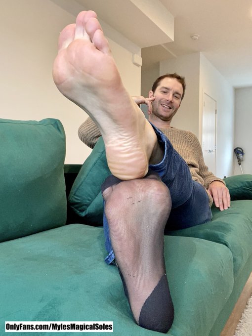 I mean, kissing and licking my soles like this would be paradise for your mouth either way, but what's