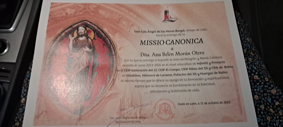 ReliCEIPgenerac's tweet photo. ENTREGA MISSIO CANONICA:
Intentaré ofrecer lo mejor de mi en esta misión que se me ha encomendado.
@Relideleon
#LaClaseDeReliCuenta
#ReliEs+ https://t.co/IOatJ4P4tc