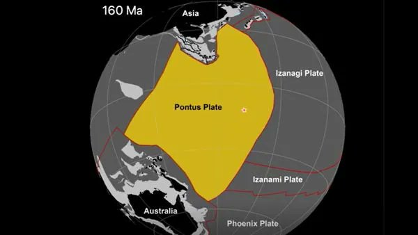 SpaceFabrics's tweet photo. Scientists have rediscovered a long-lost tectonic plate called the "Pontus plate" in the South China Sea, 20 million years after it disappeared. This plate, once a quarter of the size of the Pacific Ocean, was known only from a few rock fragments in Borneo and remnants in Earth's mantle. It was named after the Pontus Ocean under which it existed. Researchers were originally searching for remnants of the Phoenix plate and discovered the Pontus plate when analyzing rock samples from Borneo. Computer models revealed the Pontus plate's existence and its role in the region's geological history, with evidence suggesting it formed over 160 million years ago, shrinking over time and eventually disappearing under the Australian and Chinese plates. Earlier research had hinted at the existence of the Pontus plate based on imaging of the Earth's mantle.

Source;https://t.co/juIKaSwfw2
