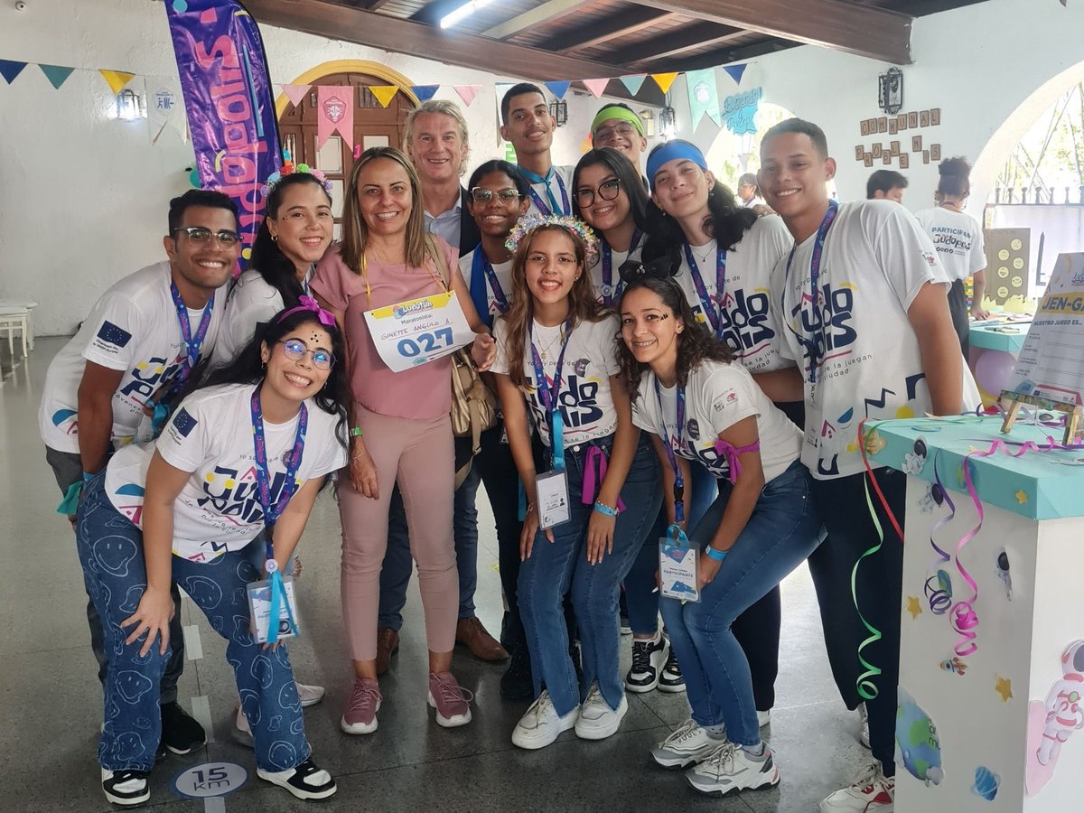 UEenVenezuela's tweet photo. Esta actividad se llevó a cabo en el marco del proyecto Judopolis, financiado por la #UEenVenezuela 🇪🇺🇻🇪 y puesto en marcha por la Organización @esotroenfoque y su socio @empoderameve en 8️⃣ estados del país.

¡Muchas gracias a todas las personas que asistieron! 🙏 https://t.co/Vr5aIhTJgF