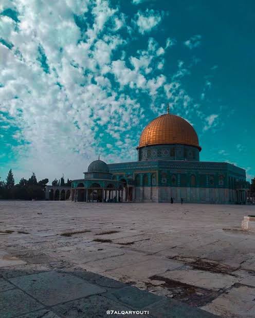 ولا تَحْسَبَنَّ الَّذِينَ قُتِلُوا فِي سَبِيلِ اللَّهِ أَمْوَاتًا بَلْ أَحْيَاءٌ عِنْدَ رَبِّهِمْ يُرْزَقُونَ (169)