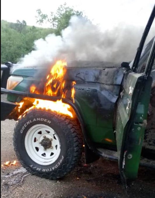 Suspected ADF rebels have this evening killed 2 tourists and a tour guide in Queen Elizabeth National Park along Katwe road, Kasese district. We will keep you updated in our subsequent news bulletins... #DOKfmNews #StayAlert #fightTerrorism Courtesy Photo