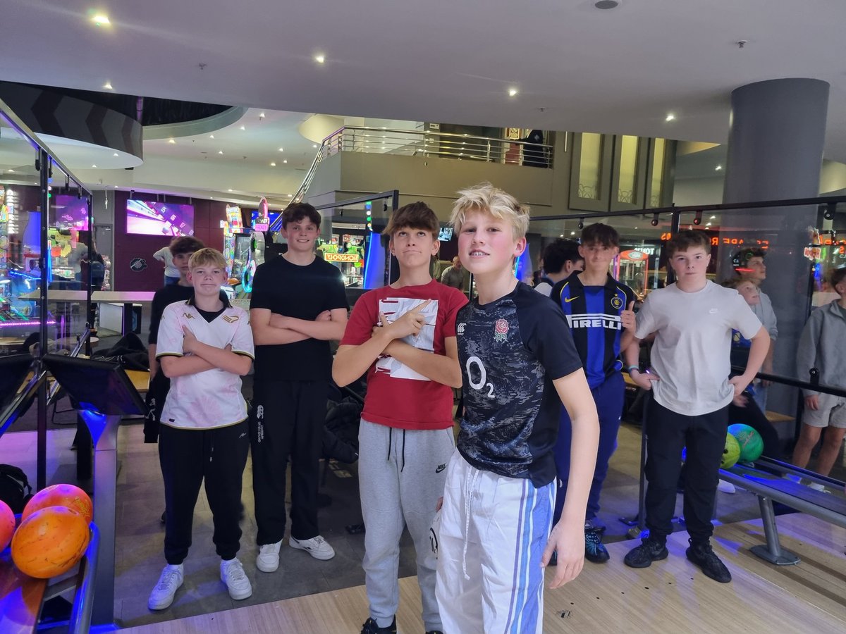 Bowling fun with the M4 &amp; U4s from Propert &amp; <a href="/EpsomC_Murrell/">EpsomC_Murrell</a> wonderful mixed House social event this evening. Thank you to the brilliant staff support from Matron &amp; Mrs Watts and also the Murrell tutors #WeCan #WeWill #represent #PROPERT <a href="/EpsomCollegeUK/">Epsom College</a> <a href="/EpsomC_Sport/">Epsom College Sport</a>