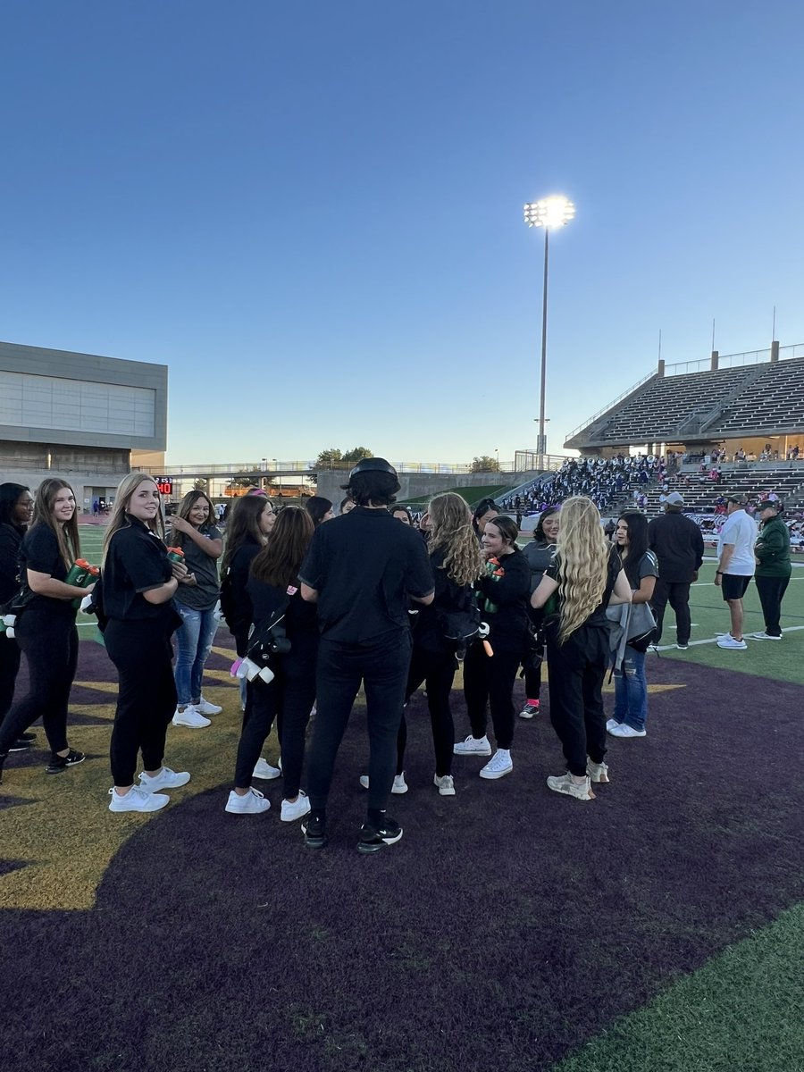 SunsetSportsMed's tweet photo. Homecoming game!
Our girls met with the Birdville student trainers. #bison #sunsethigh @dallassportsmed https://t.co/EaqiEeUZlY