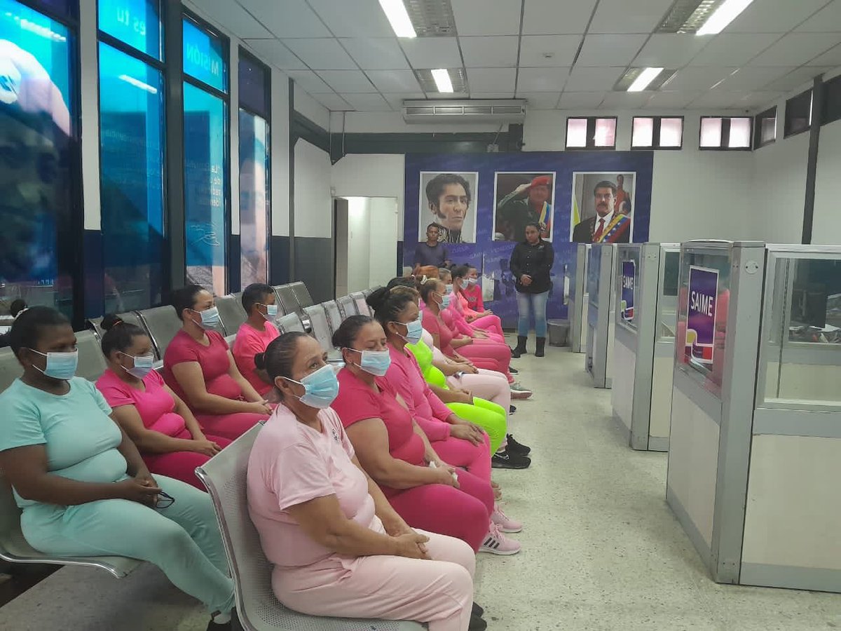 Derecho_paz's tweet photo. Desde el estado Zulia, de la mano con el Servicio Administrativo de Identificación, Migración y Extranjería #Saime se realiza, jornada de cedulación a 32 privadas de libertad del Centro de Formación Femenina Ana María Campos I. https://t.co/afOjWnLNy1