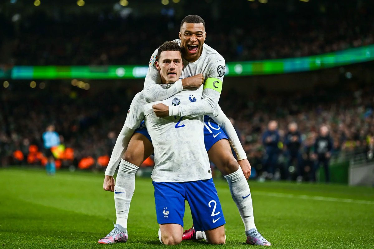 StatsKMbappe's tweet photo. 🚨Si Pavard met un triplé en seconde mi-temps, j'offre un maillot de l'EDF à un de ceux qui RT le tweet et qui sont abonnés au compte avec un tirage au sort.

@BenPavard28 à toi de jouer !