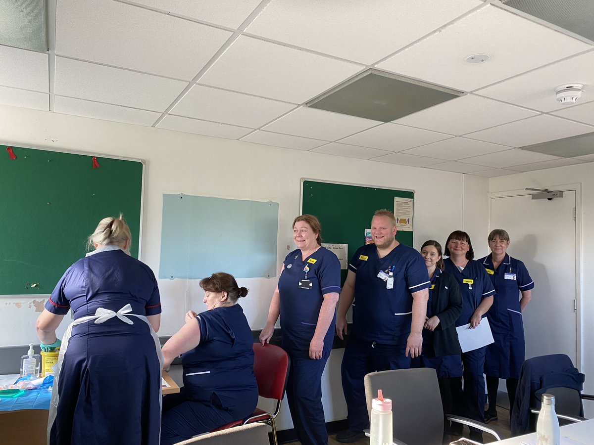 Getting our community senior nursing meeting underway today by protecting ourselves and our patients .FLU jabs done , thank you Jane and Lindsay.😊 @sarahjo51770801 @KimDrummond6 @WytonFiona @HarryJames59 @jacquelineo1964
