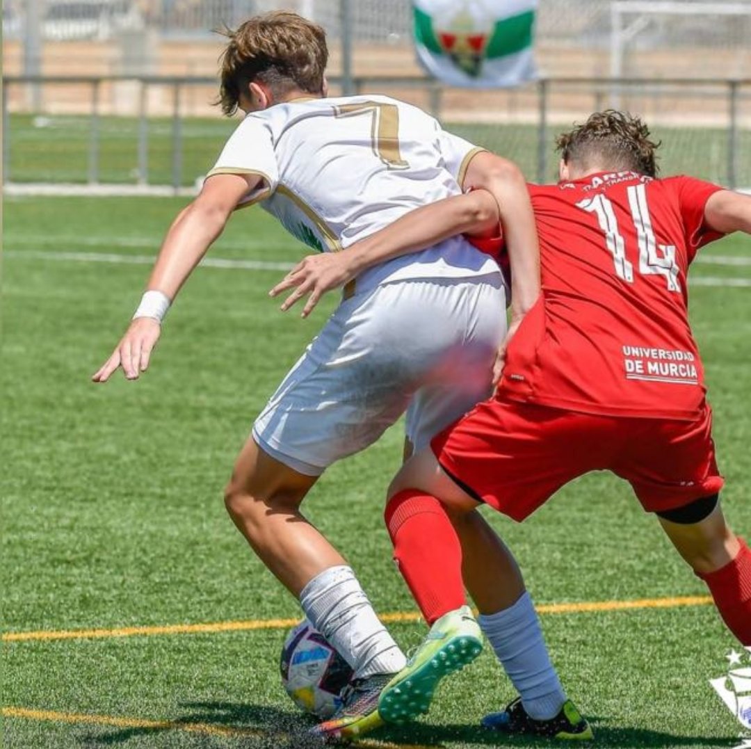 FabanetaFC's tweet photo. SEXTO FICHAJE 
🚨🚨🚨
Os presentamos a nuestro nuevo fichaje.El jugador del Elche Autonómico se une a nuestras filas,mediocentro con una potencia increíble,gran disparo y visión de juego,es un guerrero.
Experiencia en Gambeteo.
Bienvenido a tu  casa.
Andrés Baile @andresbaile_ https://t.co/tD3ZnoXIfk