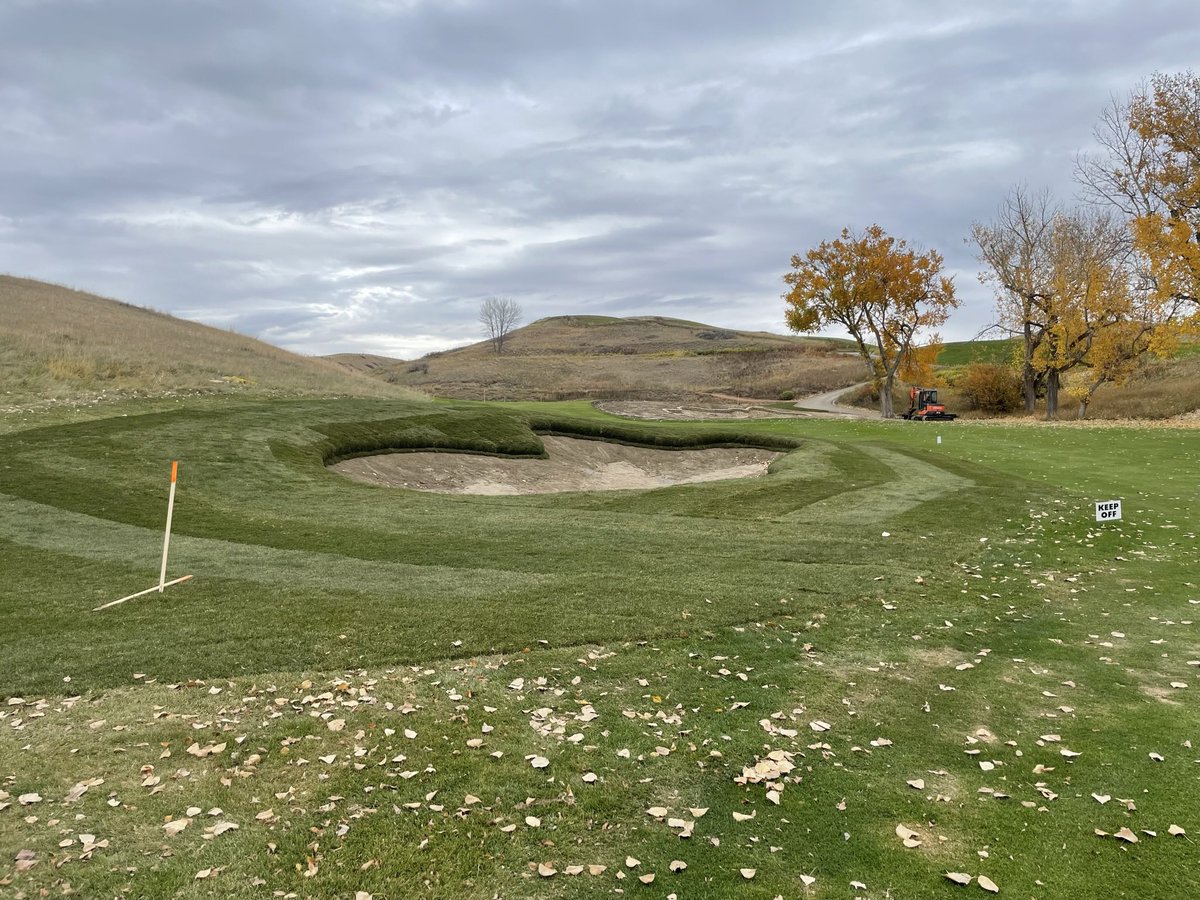 bohnysty's tweet image. Good progress the last couple of weeks, new bunkers on 11 and 14 at Lethbridge country club @LethbridgeCC @jeff_mingay @OCGolfDesign