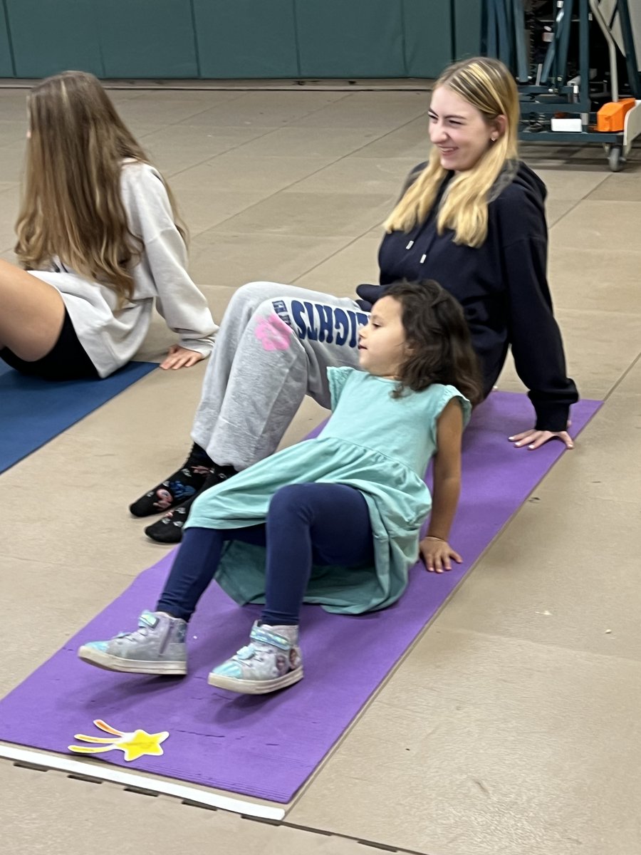 BCSD_BHSPrin's tweet photo. Ms. Archer's Midfulness class invited our Pre-K students to practice yoga and be mindful. BHS students are loving the opportunity to volunteer their time and connect with Pre-K. @RarcherRebecca @brewsterschools #bhspride #Mindfulness https://t.co/WRCAbMT9VN