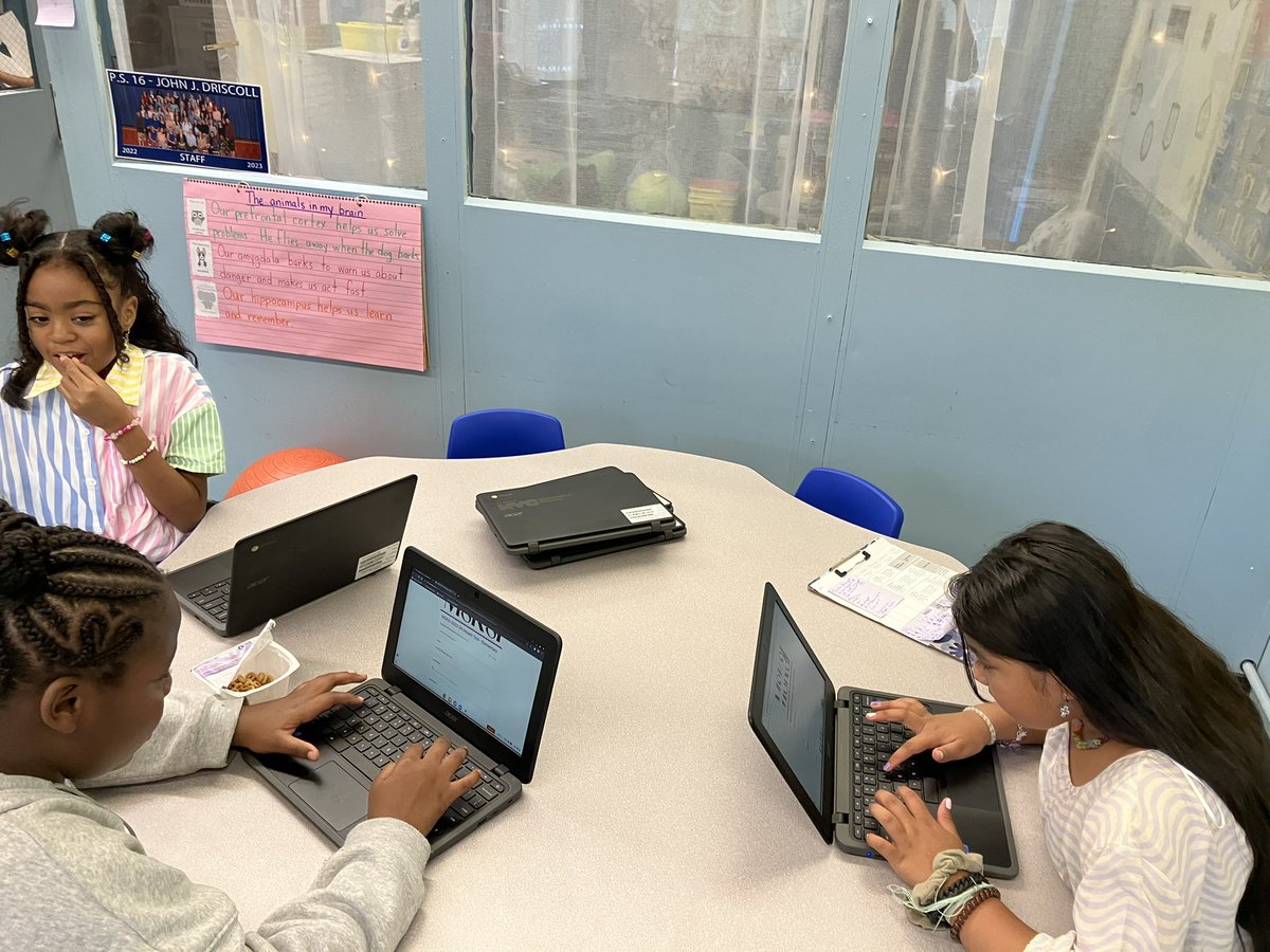 counselorcolon's tweet photo. @MSKSID31 #impacttool ✅ #visionboard ✅ #iammysisterskeeper @PS16School 💖🙌🏼 https://t.co/btG9hlj8oL