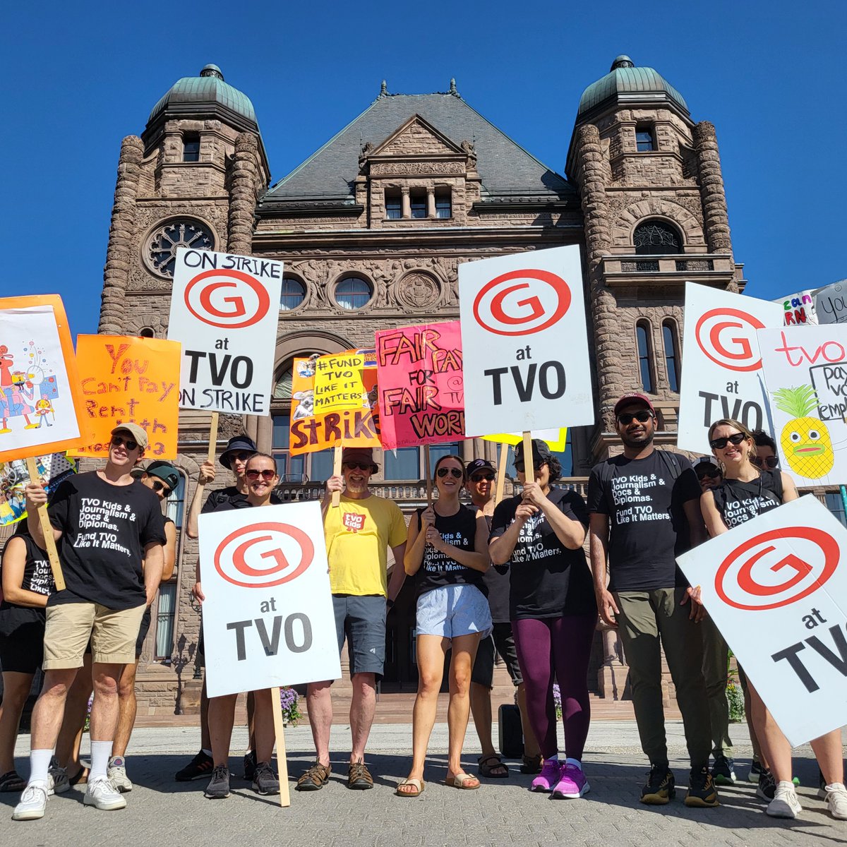 TVO_CMG's tweet photo. Starting today, a $75+ donation to our strike fund will get you a nifty T-shirt. 

And there are all kinds of other ways to show support — find info about our strike fund, petition, and more here: https://t.co/9o5DO8Hbww

#OntarioMade #FundTVOLikeItMatters #SolidariTee! https://t.co/5ZL6FDtn0q