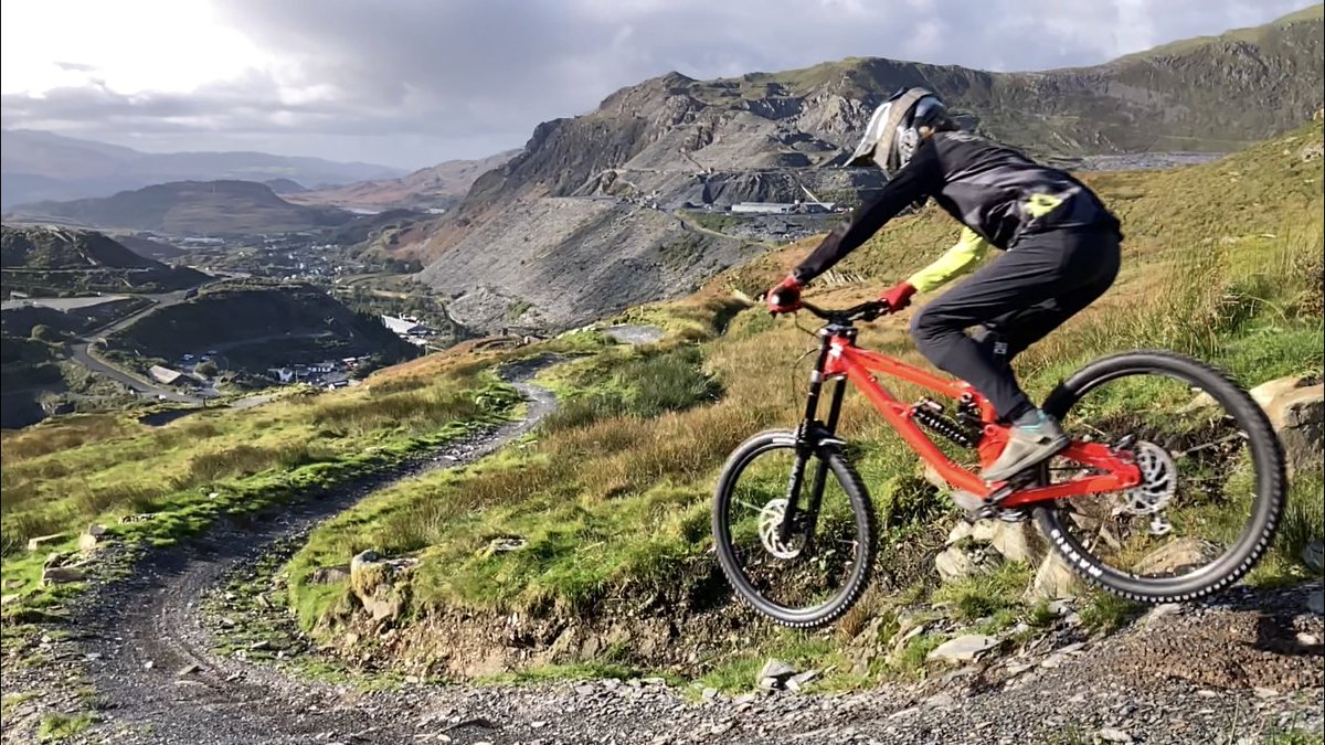 The good people of <a href="/SaracenBikes/">Saracen Bikes</a>  a  <a href="/UKmadison/">Madison</a>  have supplied us with an  addition to our fleet, a brand  new Saracen Myst AL. It was given a proper testing out of the box by Antur Rider and current Juvie Welsh and National champ Osh Morris (this boy's  got speed and skills!)