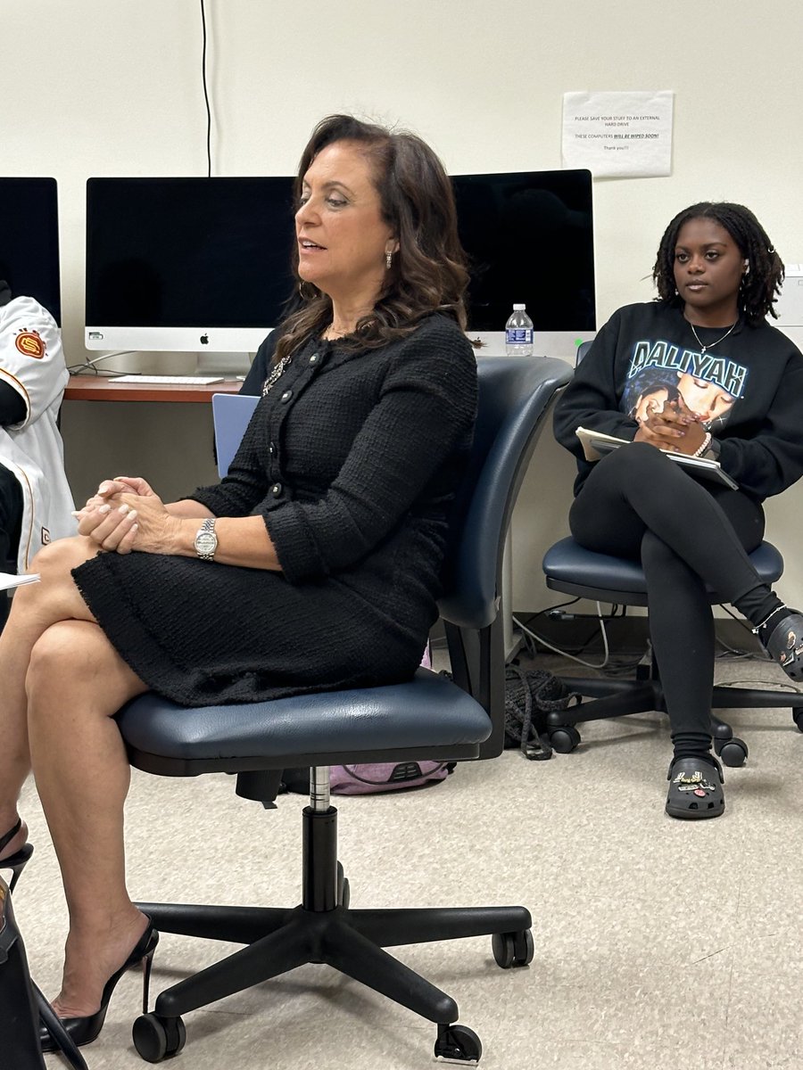 The Honorable Chief Judge Nannette Jolivette Brown speaks to #XULA MediaLaw and Ethics class about her journey to federal bench. ⁦<a href="/ShearonRoberts/">Shearon Roberts</a>⁩ ⁦<a href="/XulaMassComm/">XULA Mass Comm Department</a>⁩ ⁦<a href="/QuincyHodges/">Quincy Hodges</a>⁩ ⁦<a href="/xulaherald/">The Xavier Herald</a>⁩