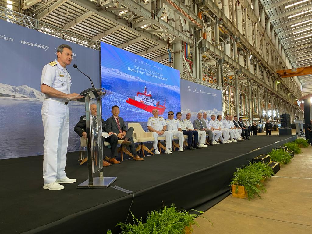 marmilbr's tweet image. Na fase de construção, já foram gerados 600 empregos diretos e 6 mil indiretos, além do fomento à #IndústriaNaval brasileira e à base tecnológica nacional. Reunindo o que há de mais avançado em tecnologia naval, o “Almirante Saldanha” contribuirá para a aplicação do #PoderNaval.