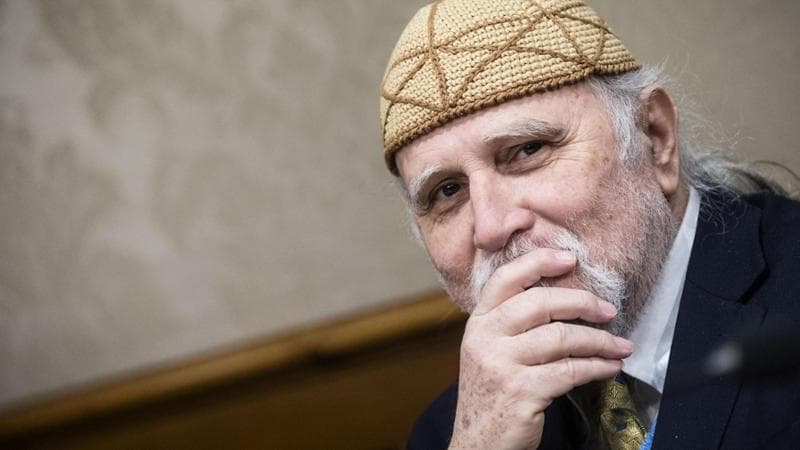 GiancarloDeRisi's tweet image. La sfera di cristallo di Moni: "Siccome mi avrebbero #cacciato, allora sono io che me ne vado". 
E #Ovadia si dimette da direttore del Teatro di #Ferrara. L'attore filo #palestinese, si era scagliato contro #Israele, ma nessuno gli aveva detto cotica o chiesto le #dimissioni