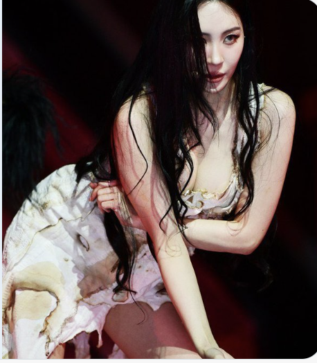 KnewsDigital's tweet photo. Solo artist Sunmi officially returns with her new digital single 'STRANGER' making it her first comeback in about 2 years. #SUNMI #SUNMIIsBack