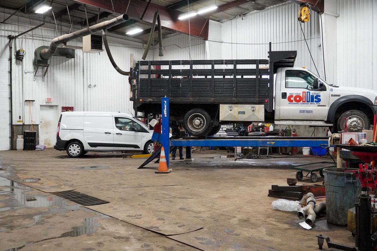 Diesel power, expert precision. Our Diesel Technicians at Steet Ponte Ford keep the heavy-duty rolling. Trust the pros to keep your diesel engine running at its best. 💪🛠️ #DieselTechs #HeavyDutyPerformance #SteetPonteFord