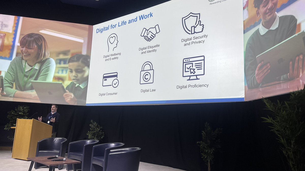 Loukerr11's tweet image. Reflecting on a great day presenting on UICT NI Curriculum with @AppleEDU and @AcademiaGroup with fellow #ADE2019 @NOCpsEd @kmi_edu. A truly enjoyable day with an enthusiastic group of teachers, who hopefully had plenty of takeaways &amp;amp; inspiration for their classrooms #AppleEdu