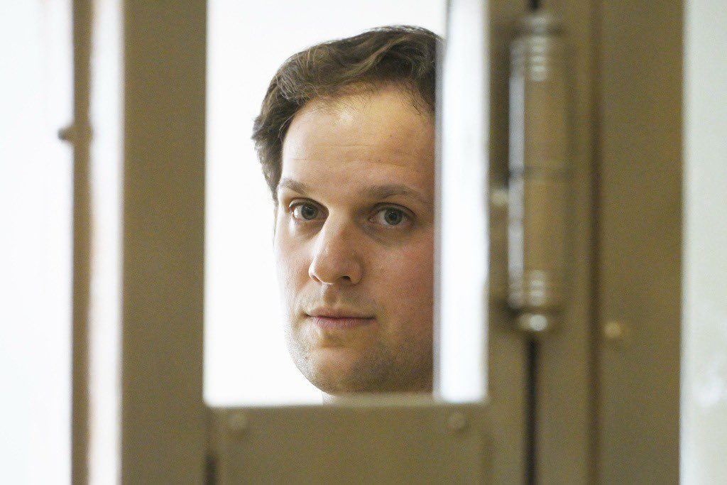Посольство США в РФ/ U.S. Embassy Russia (@usembru) on Twitter photo Ambassador Tracy visited wrongfully detained <a href="/WSJ/">The Wall Street Journal</a> reporter Evan Gershkovich earlier today at Moscow’s Lefortovo prison. Evan remains in good spirits despite his challenging circumstances. We continue to call for his immediate release. Ambassador Tracy visited wrongfully detained <a href="/WSJ/">The Wall Street Journal</a> reporter Evan Gershkovich earlier today at Moscow’s Lefortovo prison. Evan remains in good spirits despite his challenging circumstances. We continue to call for his immediate release.