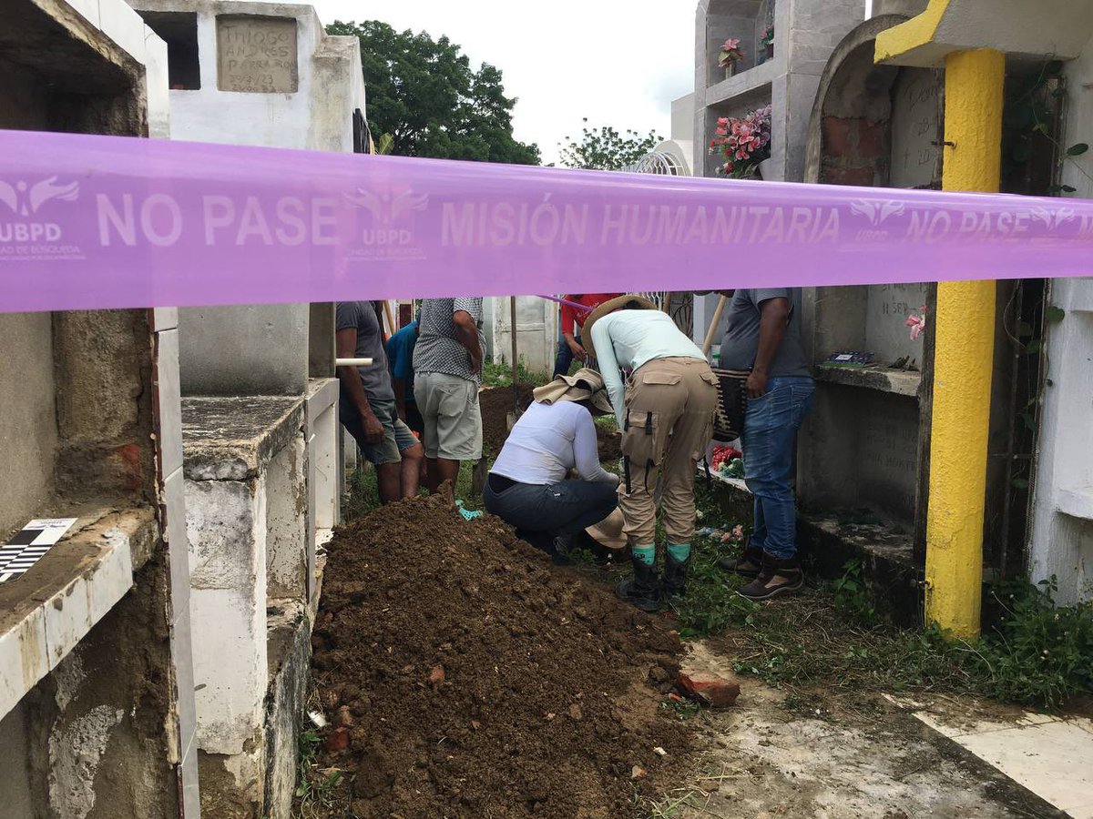 UBPDcolombia's tweet photo. La Corporación Humanitaria Reencuentros (@ReencuentrosCH), integrada por firmantes del Acuerdo de Paz, apoya con datos de lugares de posible sepultura. https://t.co/VGs4AieGkq