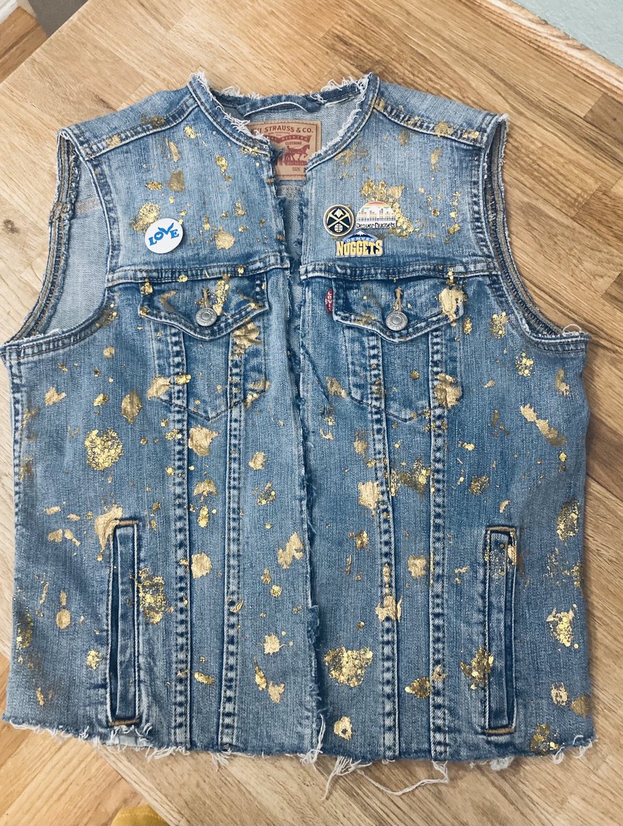 I took some scissors to this thrift store Levi’s jacket and added some gold paint….. splatter paint look…retro 80’ s vibes! Will look great over Nuggets T-shirts. #MakeStuff