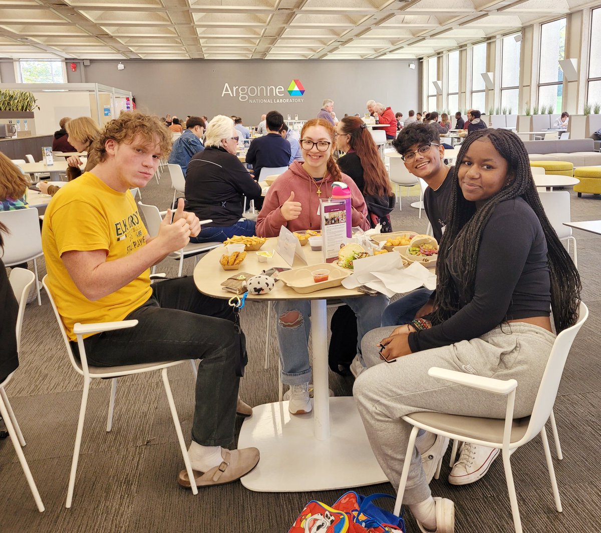 MsPChem's tweet image. Science club @CoEghs @ElkGrove_HS @District214 
"Refueled" @argonne after geeking out over the Elemental meeting rooms, science party announcements, and retro particle accelerator control panels
4/4