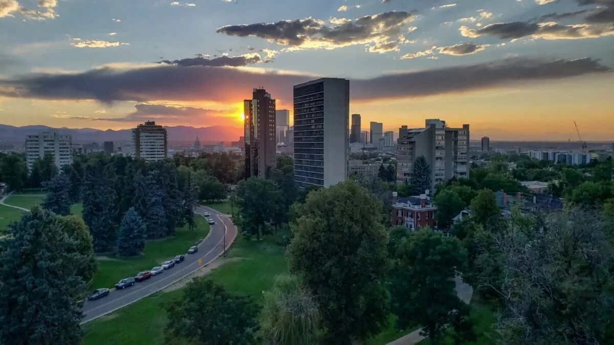 22 Unique things to do in Denver Colorado from a Local. This isn't your normal best-of list (no AI here!) - you'll find things that aren't listed on any other list of Denver activities. bit.ly/3JUZvU1 #Denver #visitdenver #Colorado