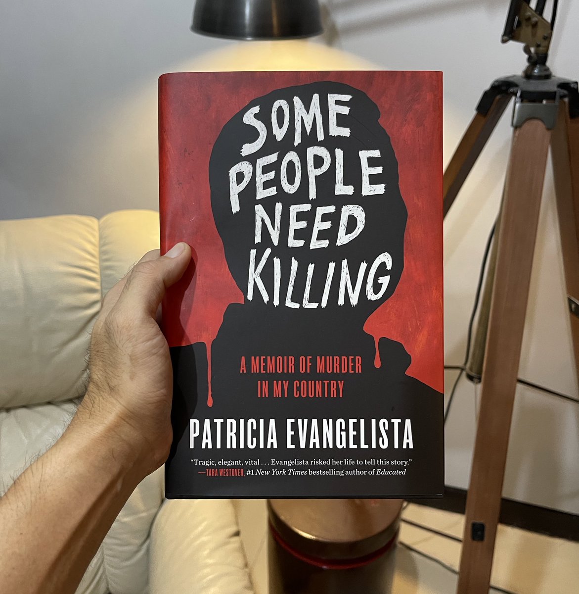 Napakahalaga ng librong ito. It’s already on restock in the Philippines, but you can reserve a copy here: 

fullybookedonline.com/book-political…

#SomePeopleNeedKilling
