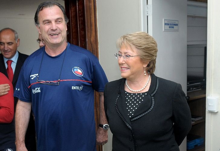 Gmonsalve's tweet image. Eran tiempos felices 
Con Bielsa y Bachelet