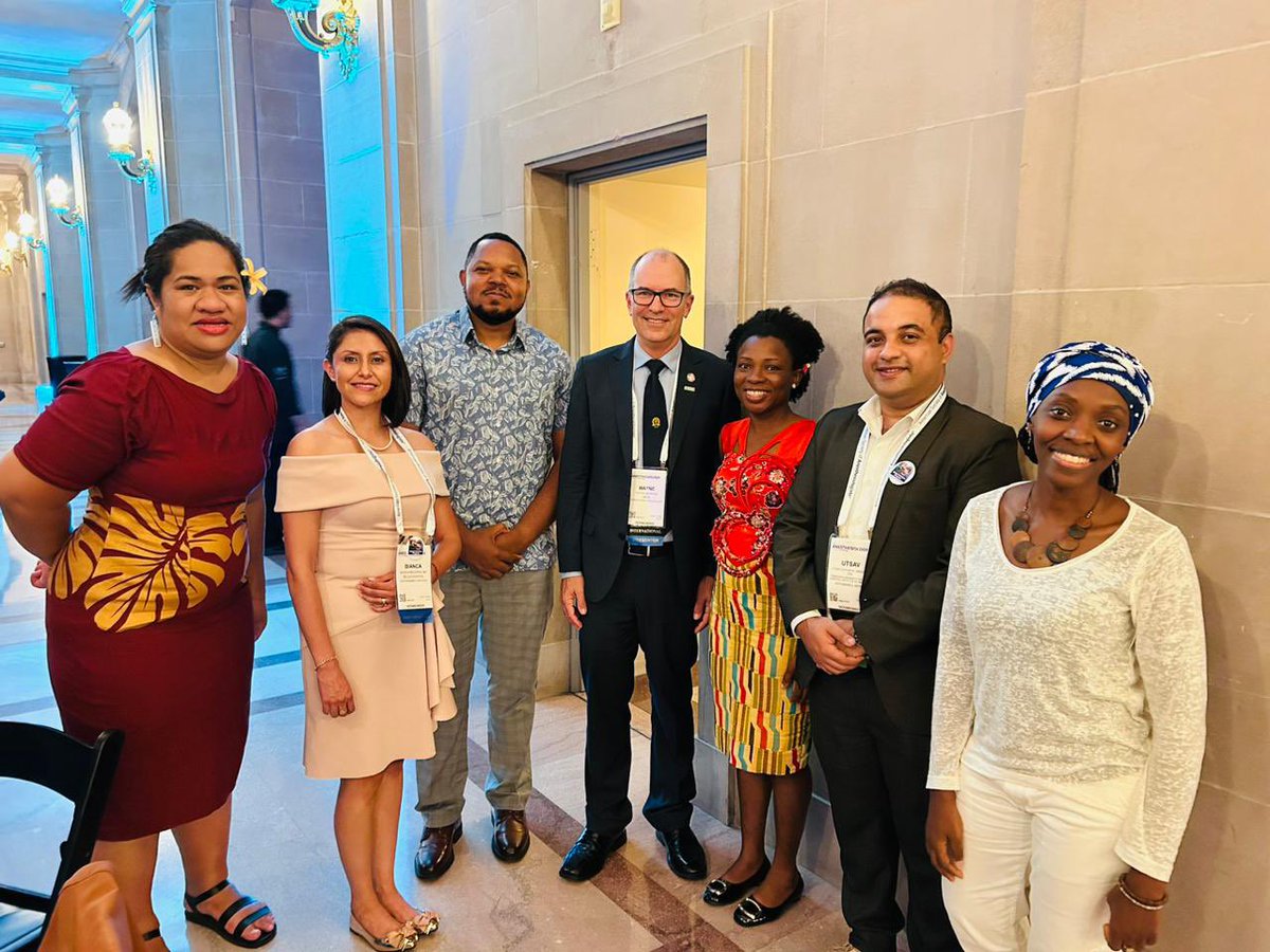 With some of the amazing Global Scholars at Anesthesiology 2023 in San Francisco.