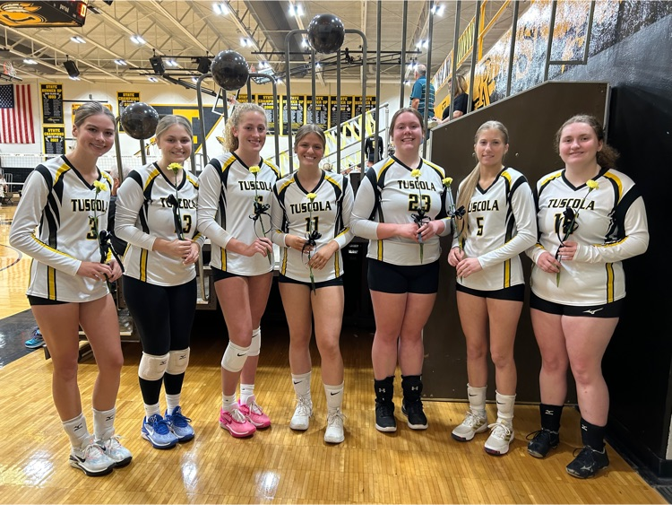TuscolaCUSD301's tweet photo. Volleyball Senior Night photos! https://t.co/qvOahDoIur