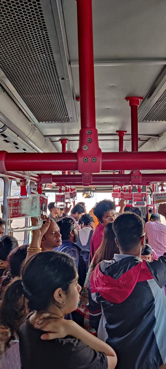 PreejoTj's tweet photo. 18th Oct, Spicejet SG 507, scheduled to leave @ 6:05AM from Bengaluru Airport to Kolkata. Still in the runway due to engine failure. The passengers have been asked to wait in the bus, with bags in the flight. With no information, we are still waiting here. #spicejet https://t.co/vIhdLWdzcd