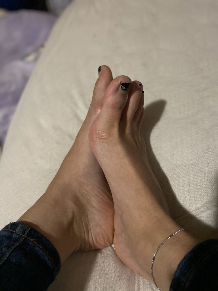 FeetRonnie's tweet photo. In serious need of some pedicure. Which one of you piggies will help me pay for one? Also if you like big feet and free only fans I'm your person! https://t.co/9rYYMC5DVL https://t.co/if00poyWqg