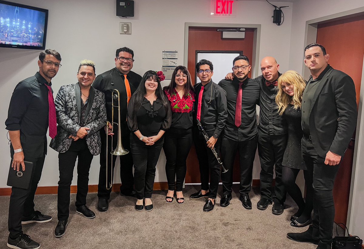 logarc_'s tweet photo. Tocar con Cafe Tacvba es un sueño cumplido que nunca me imaginé. 
Un honor haber participado con tan grandes y talentosos músicos #teamcafetacvba #logarc https://t.co/m54A0h4ZGb
