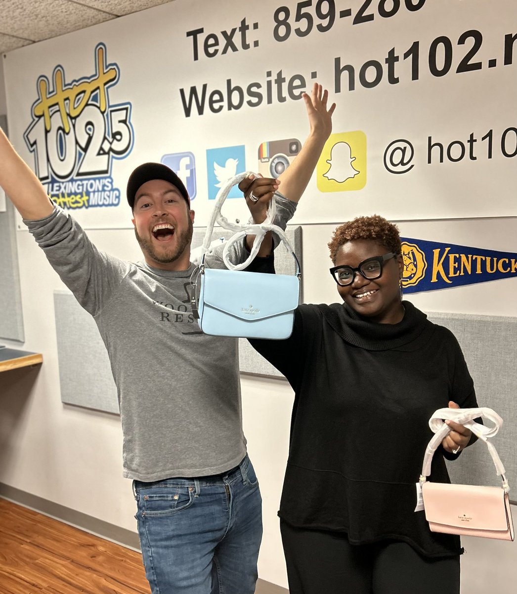 CMatthewsOnAir's tweet photo. Life is full of decisions 🤔 like what purse you’ll choose… like Brittany Barber of Lexington had to make between blue or pink lol Keep listening weekdays for the 4 digit code around 10:45, 12:45, 2:45, and 4:45. Then repeat it correctly back to me at 5pm. Pick Your Purse 👜 https://t.co/IhBi4PLZ51
