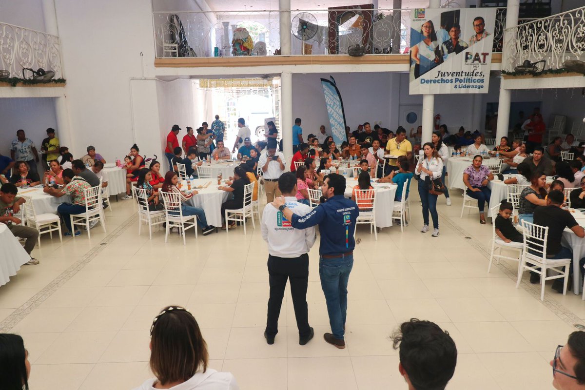 PeriodismoExpre's tweet photo. ¡KO!: @CONRADO_CIAS lider de @Chiapas_Unido continúa promoviendo jornadas de capacitación; en Tonalà se efectuó el curso "Derechos Políticos, Juventudes y Liderazgos". Conrado es  dirigente de tiempo completo y con prometedor futuro como aliado de la 4T. https://t.co/Qb2HajwAr9