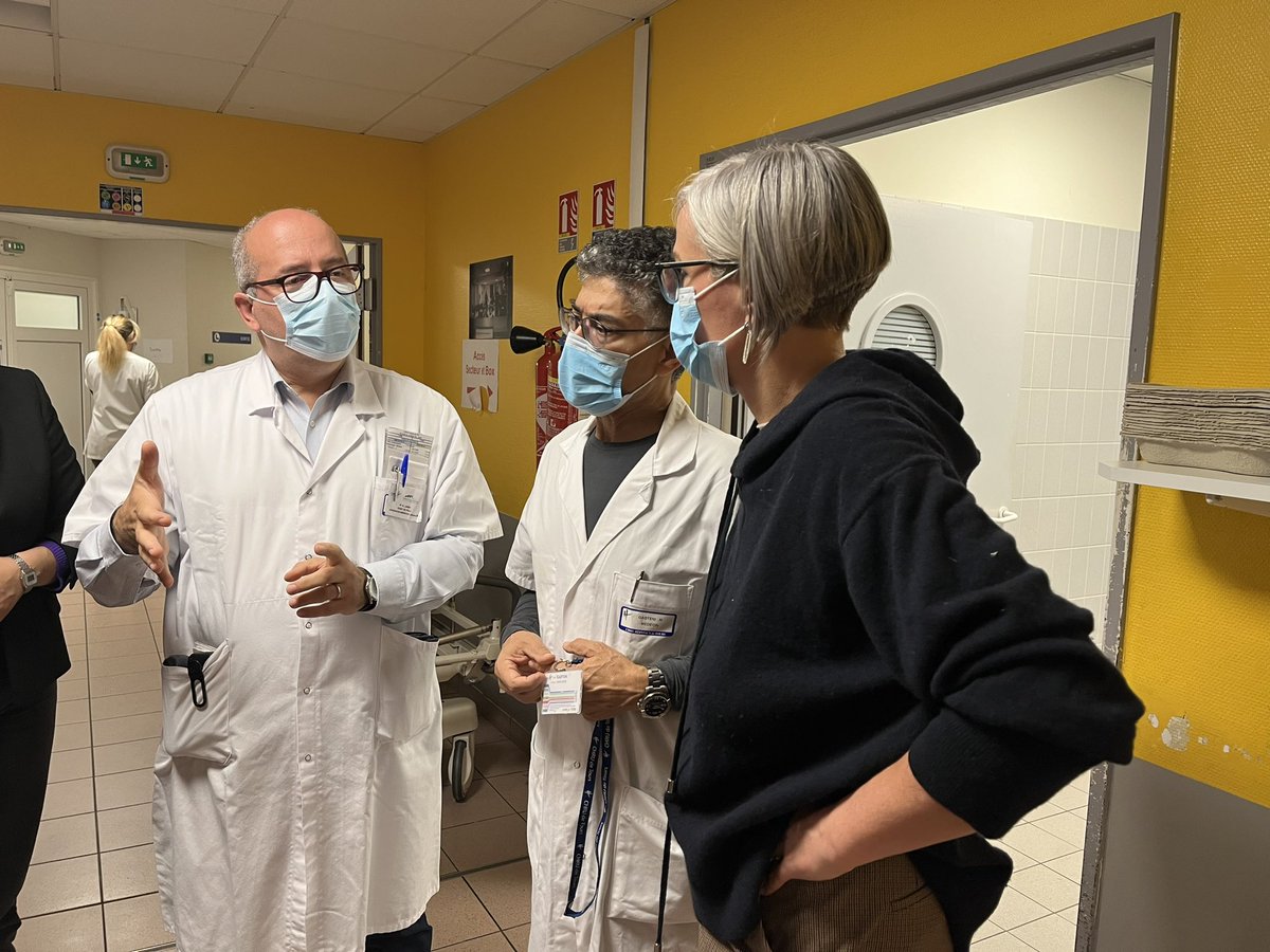 CHRU_Tours's tweet photo. [Visite de Clara De Bort]

Merci à @ClaradeBort, Directrice Générale de l’@ARS_CVDL pour sa visite ce soir aux urgences adultes du @CHRU_Tours 🏥

@SLaribi37 https://t.co/JKkRzmsBv7